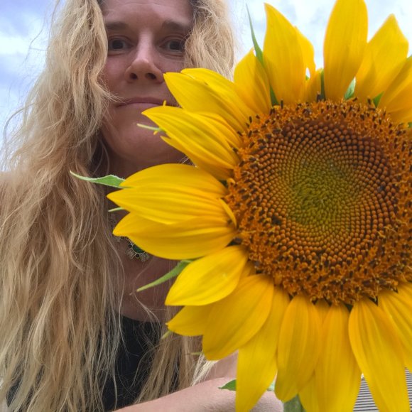 Meet your Posher, Lynnette - Picture 2 of 3